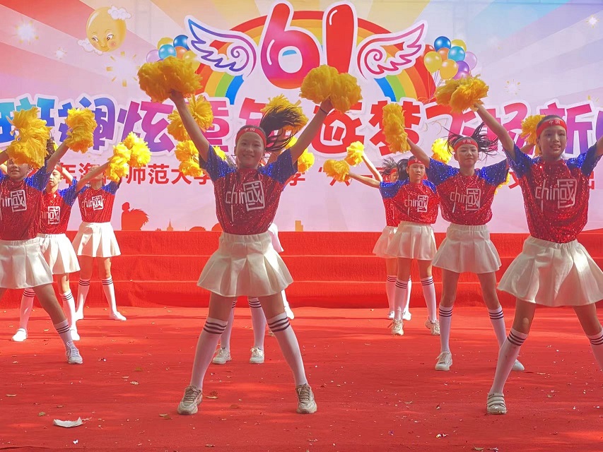 2022年漫画18
实验小学庆祝“六•一”国际儿童节文艺汇演