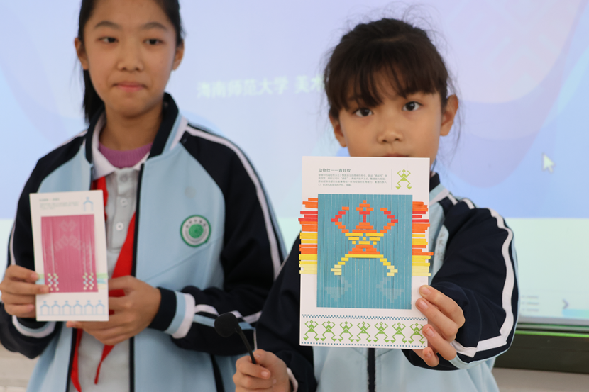 副校长张引带领教学团队来漫画18
开展听课活动