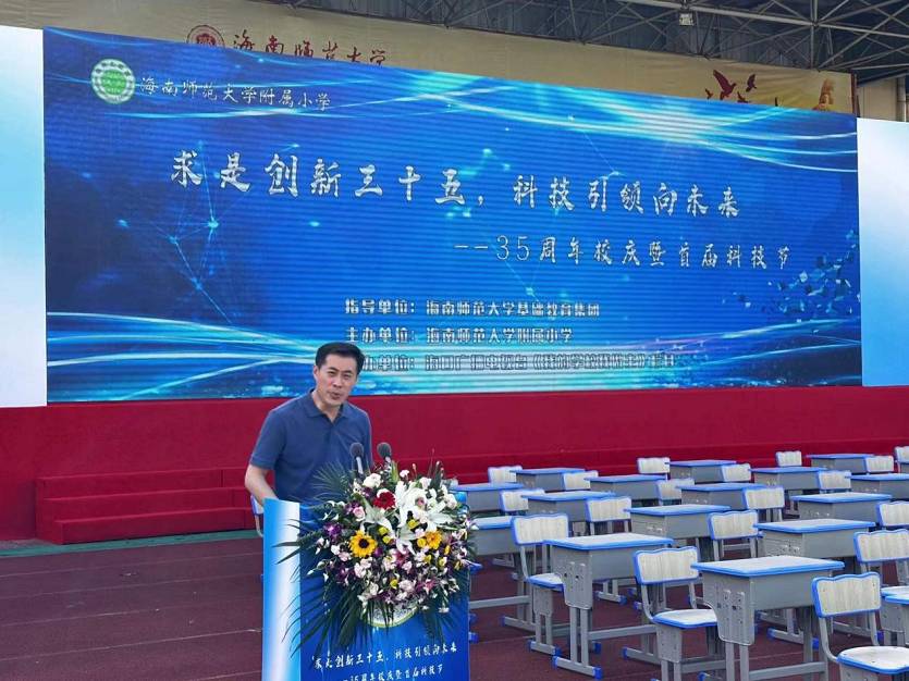 漫画18
党委委员、副校长白显良出席漫画18
35周年校庆暨科技节开幕式