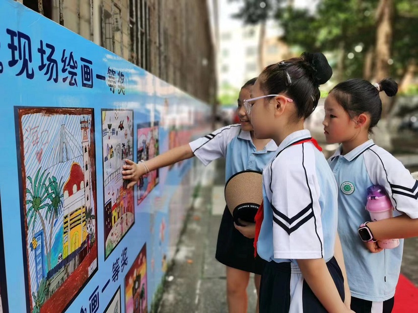 漫画18
开展庆“六·一”现场绘画、书法比赛