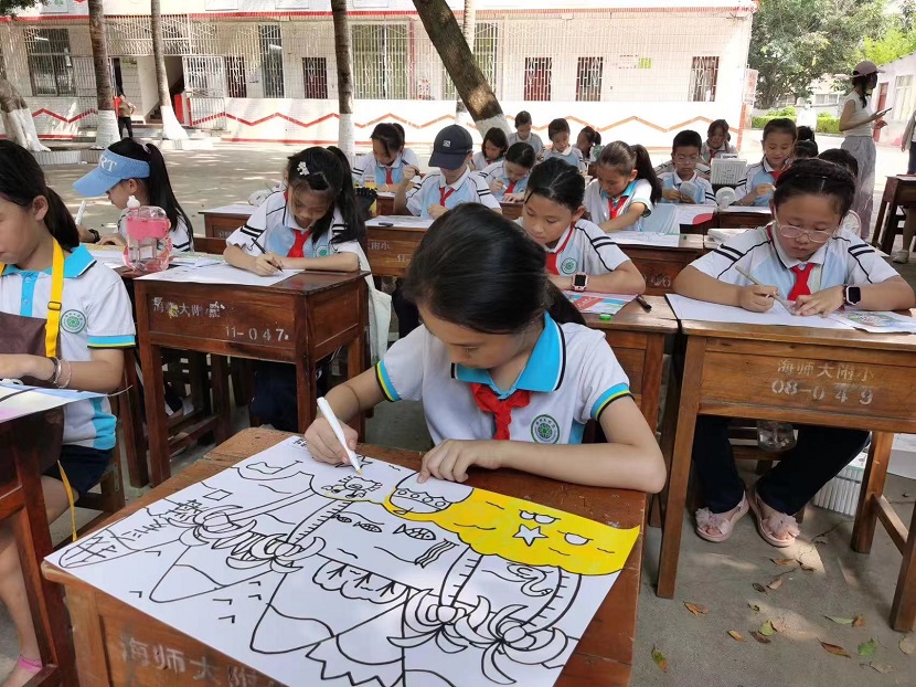 漫画18
开展庆“六·一”现场绘画、书法比赛