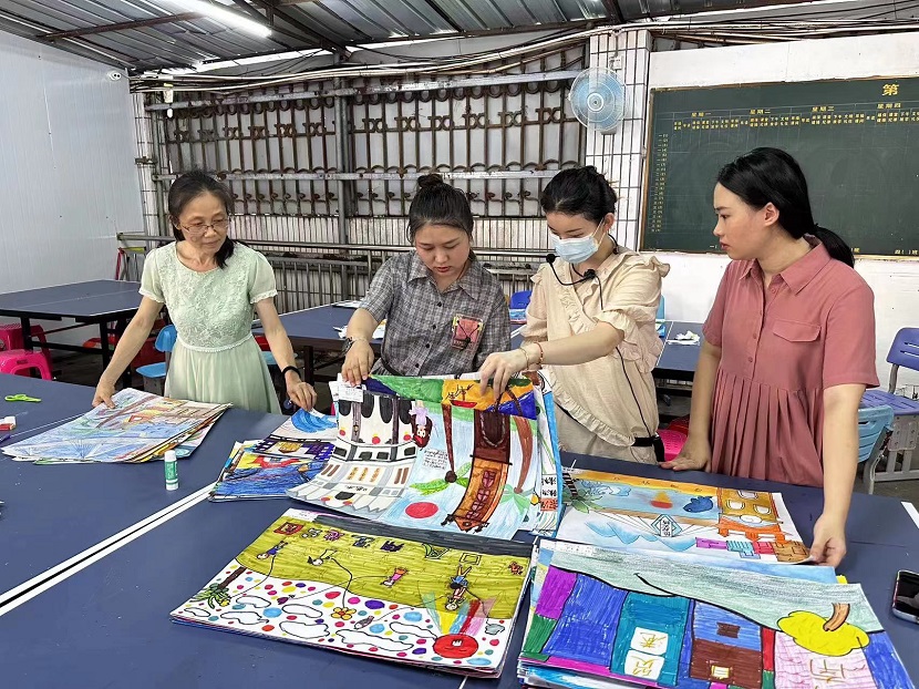 漫画18
开展庆“六·一”现场绘画、书法比赛