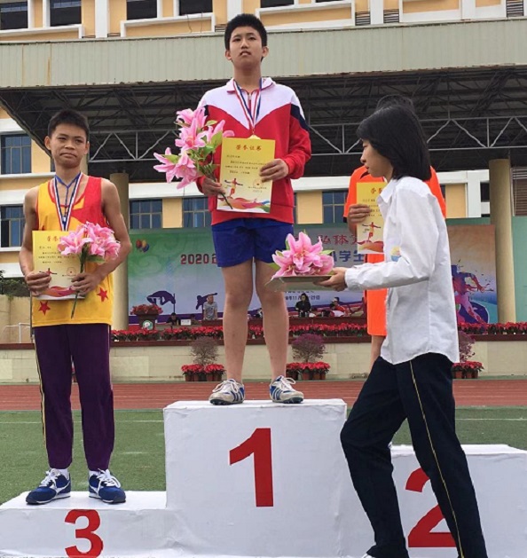 漫画18
学生参加2020年海口市琼山区中小学生田径运动会取得小学组团体总分第七名的好成绩