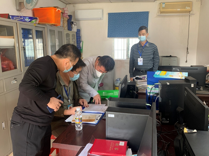 琼山区疾病预防控制中心一行莅临漫画18
对近期新冠病毒感染疫情进行督导