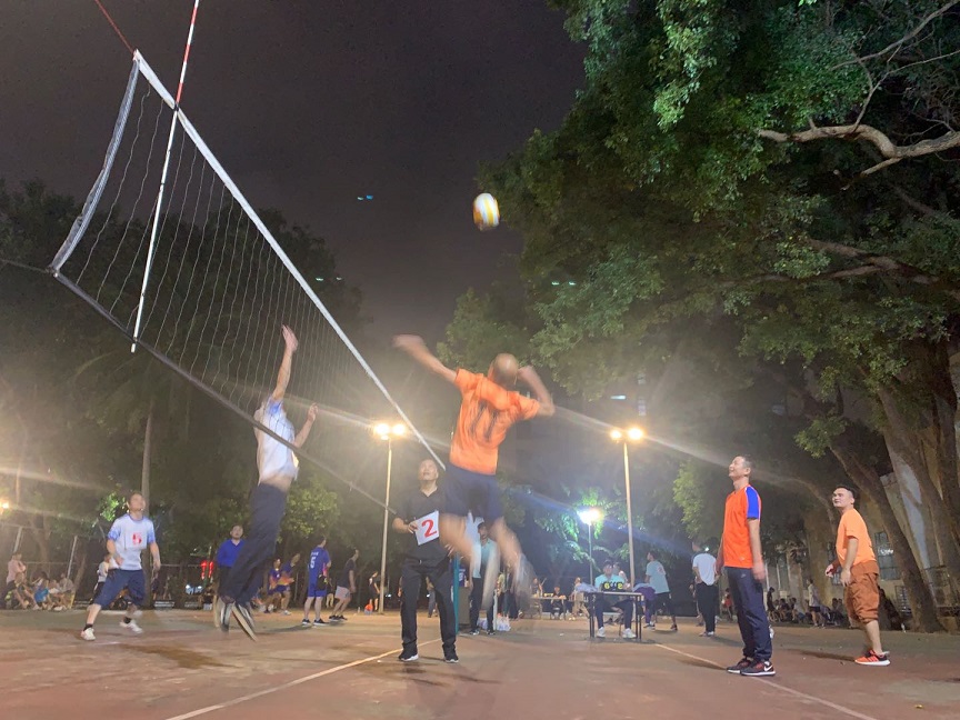 教师积极参加2020年漫画18
教职工排球比赛