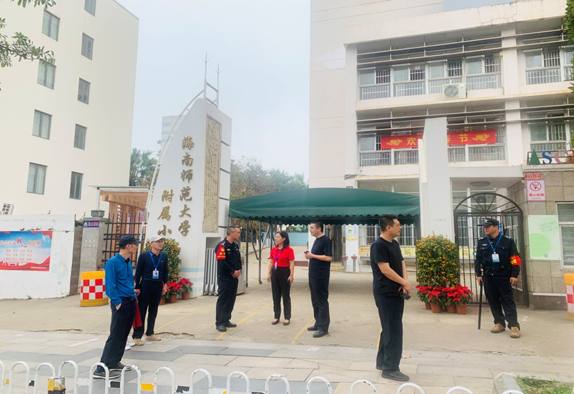 琼山区忠介派出所许健一行到 漫画18
进行安全检查指导工作