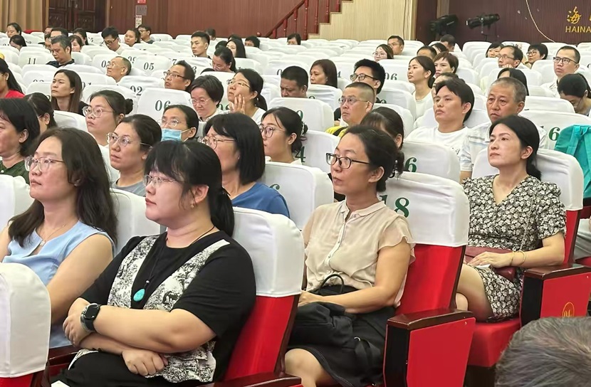 “启航新程，共筑未来”――2024年漫画18
一年级新生家长培训会