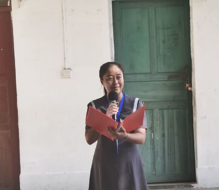 厉兵秣马酬壮志，扬帆起航续华章――漫画18
毕业班期末考试动员大会