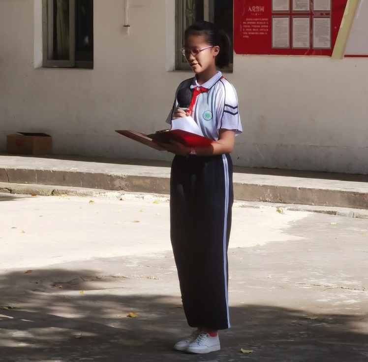 厉兵秣马酬壮志，扬帆起航续华章――漫画18
毕业班期末考试动员大会