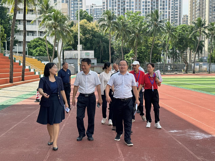 海南省教育厅许曙一行 到漫画18
调研指导工作