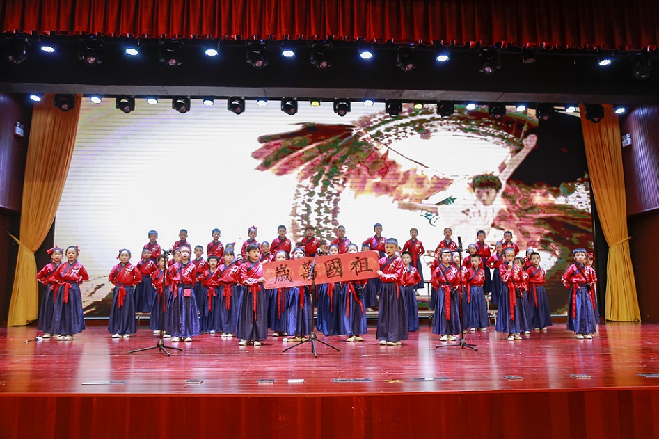 漫画18
实验小学喜迎中国共产党百年华诞暨庆“六一”国际儿童节文艺汇演