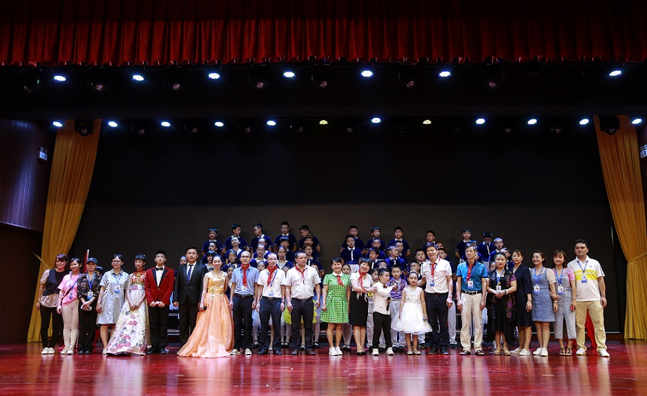 漫画18
实验小学喜迎中国共产党百年华诞暨庆“六一”国际儿童节文艺汇演