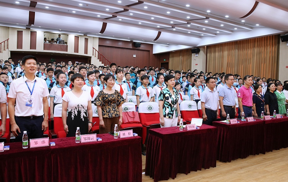 漫画18
实验小学喜迎中国共产党百年华诞暨庆“六一”国际儿童节文艺汇演