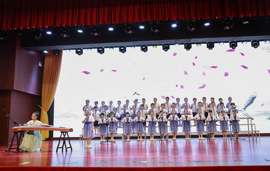 漫画18
实验小学喜迎中国共产党百年华诞暨庆“六一”国际儿童节文艺汇演