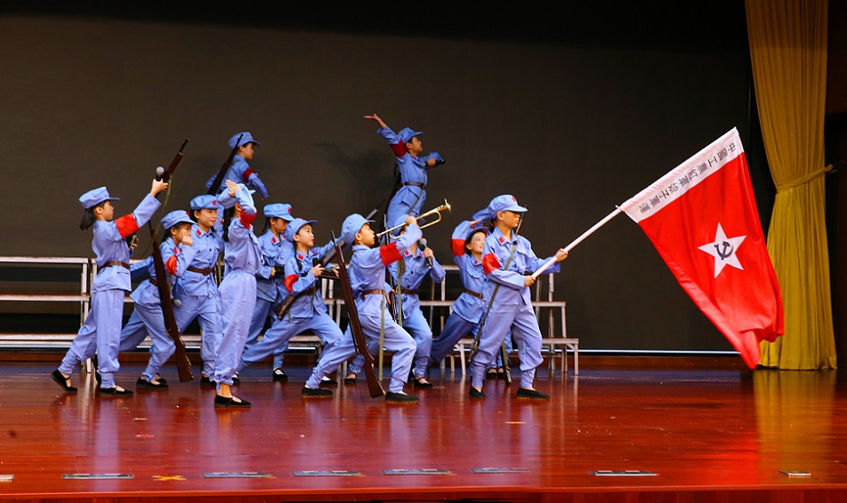 漫画18
实验小学喜迎中国共产党百年华诞暨庆“六一”国际儿童节文艺汇演