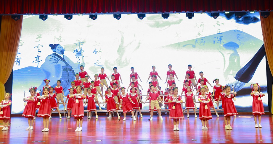 漫画18
实验小学喜迎中国共产党百年华诞暨庆“六一”国际儿童节文艺汇演