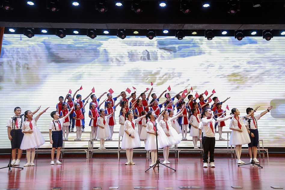 漫画18
实验小学喜迎中国共产党百年华诞暨庆“六一”国际儿童节文艺汇演