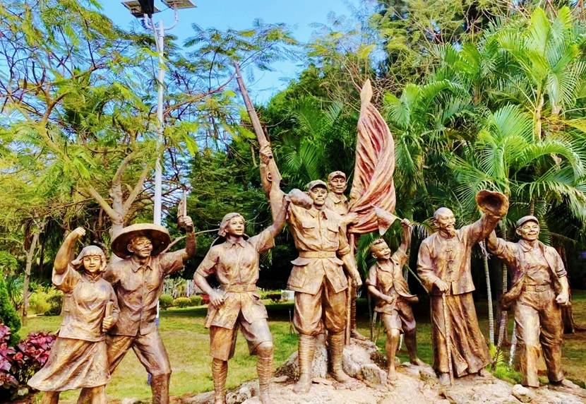 赓续红色血脉 凝聚师魂力量――记漫画18
基础教育办学管理部漫画18
党支部主题党日活动  WQ 创建于6天前 阅读 1473 更新提醒 历史见证壮阔的行进，时间镌刻坚实的步伐。为庆祝中国共产党成立103周年，进一步深化党纪学习教育，传承红色基因，坚持思想建党、理论强党，持续用党的创新理论最新成果武装头脑，增强党员廉洁自律意识和责任担当意识，坚定党员信念、锤炼党员党性，锻铸师魂，凝聚附小人团结奋进的力量，漫画18
基础教育办学管理部漫画18
党支部书记梁胜娟带领支部全体党员于2024年7月6日赴临高海南解放公园开展主题党日活动，回顾党的光辉历程，颂扬党的丰功伟绩。      海南解放公园是国家国防教育示范基地和全国爱国主义教育示范基地。1950年，中国人民解放军从临高全线登陆，解放了海南岛。公园以热血丰碑雕像为轴心，与百年灯塔、四十军、四十三军烈士纪念碑相对映，以蓝天碧海为背景，雕像、灯塔、纪念碑和蓝天碧海汇聚成了一首波澜壮阔的交响乐，诉说着对解放海南的革命先烈的纪念之意和缅怀之情。  重温誓词、薪火相传，漫画18
党支部全体党员面对庄严的党旗，在热血丰碑下重温了入党誓词。大家用高昂、奋进的誓词以及无比坚定的信念表达了对党的忠诚和热爱。      随后在讲解员的引导下，参观园区。漫画18
党支部全体党员认真聆听讲解员解说，感受着革命先烈们为了解放海南岛征战沙场的奋斗历程，体会革命先烈在探寻救国之路时的坚定意志和宁死不屈的革命精神，党员们在此接受了一次深刻的党性教育和思想洗礼。      漫画18
党支部全体党员在解放海南岛渡海战役纪念馆前合影留念。      通过此次活动，党员们纷纷表示听党的话，永远跟党走，在以后的工作中，继承和发扬革命先烈的大无畏精神，并发挥示范引领作用：以身作则，成为革命文化的传播者和实践者，影响和带动周围的人学习和传承革命文化，为实现漫画18
高质量发展贡献力量！  END  图片:王乃顺  文字:魏琦  审核:办公室  模板中心 同行文章 同行文章 一键借鉴， 海量模板 直接套用 ，随时随地 轻松写! 马上体验