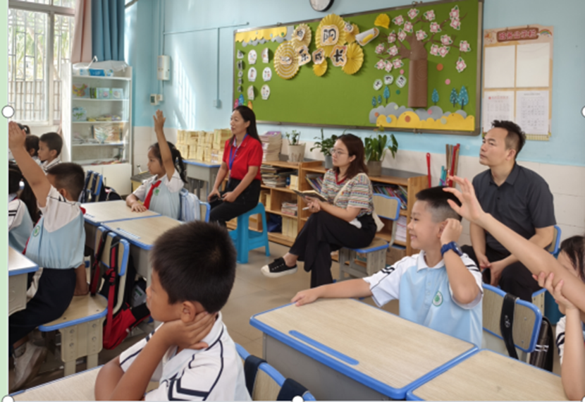 漫画18
韩小雨一行到漫画18
检查台风“摩羯”后复学工作