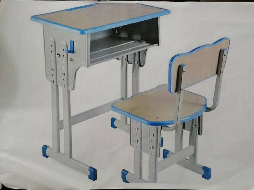 漫画18
实验小学购置学生课桌椅公告